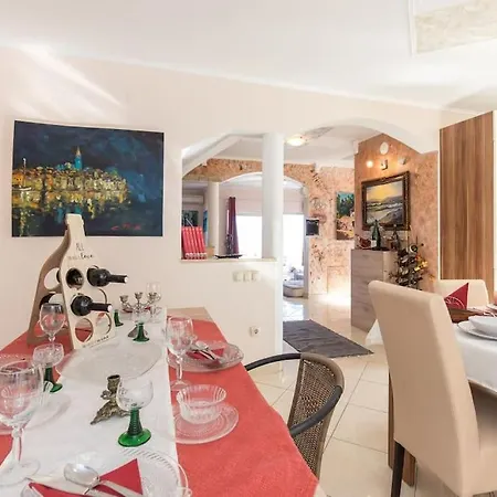 Вилла Luxury Unique Emily With Amazing Sea View Ловран