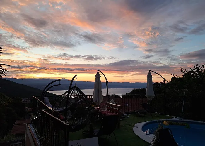 Luxury Unique Emily With Amazing Sea View *