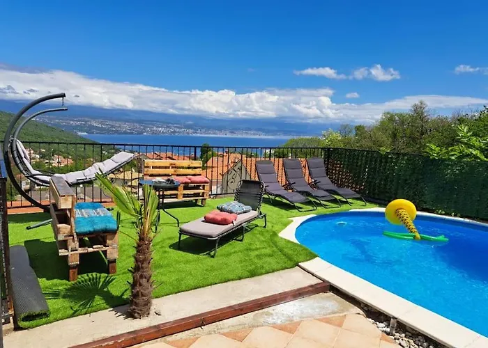 Luxury Unique Emily With Amazing Sea View
